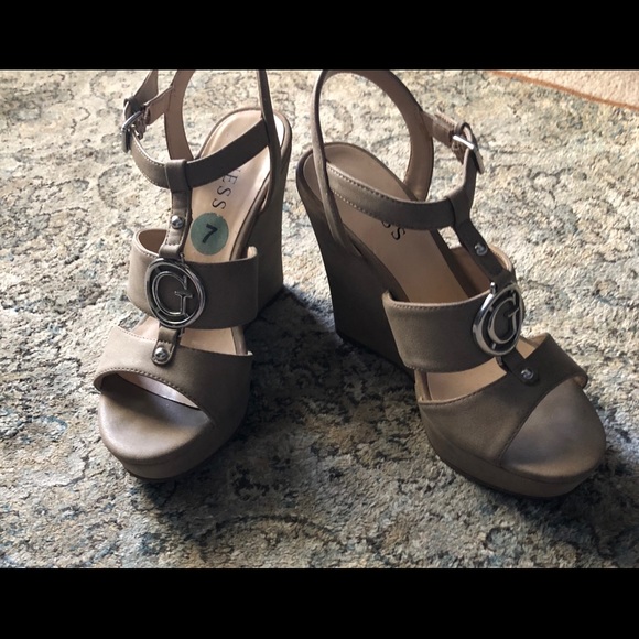Women’s guess wedges size 7, new worn once - Picture 1 of 6